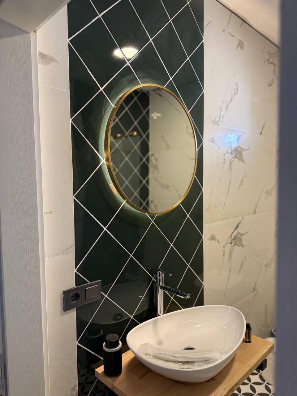 פאטהיה Aden Suit Apart Otel מראה חיצוני תמונה